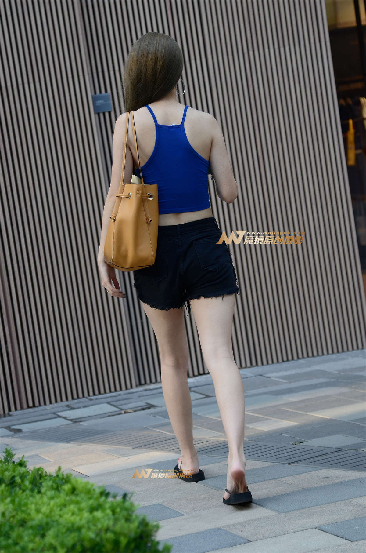 图片[2]-性感小背心-日更街拍