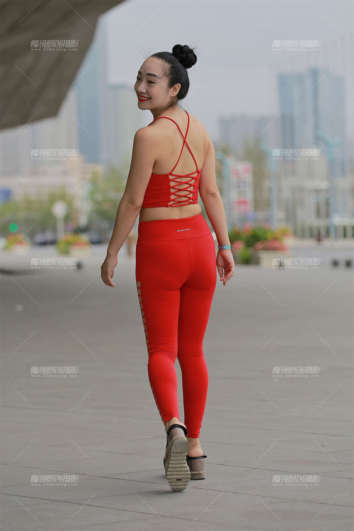 图片[2]-红色瑜伽裤__-日更街拍