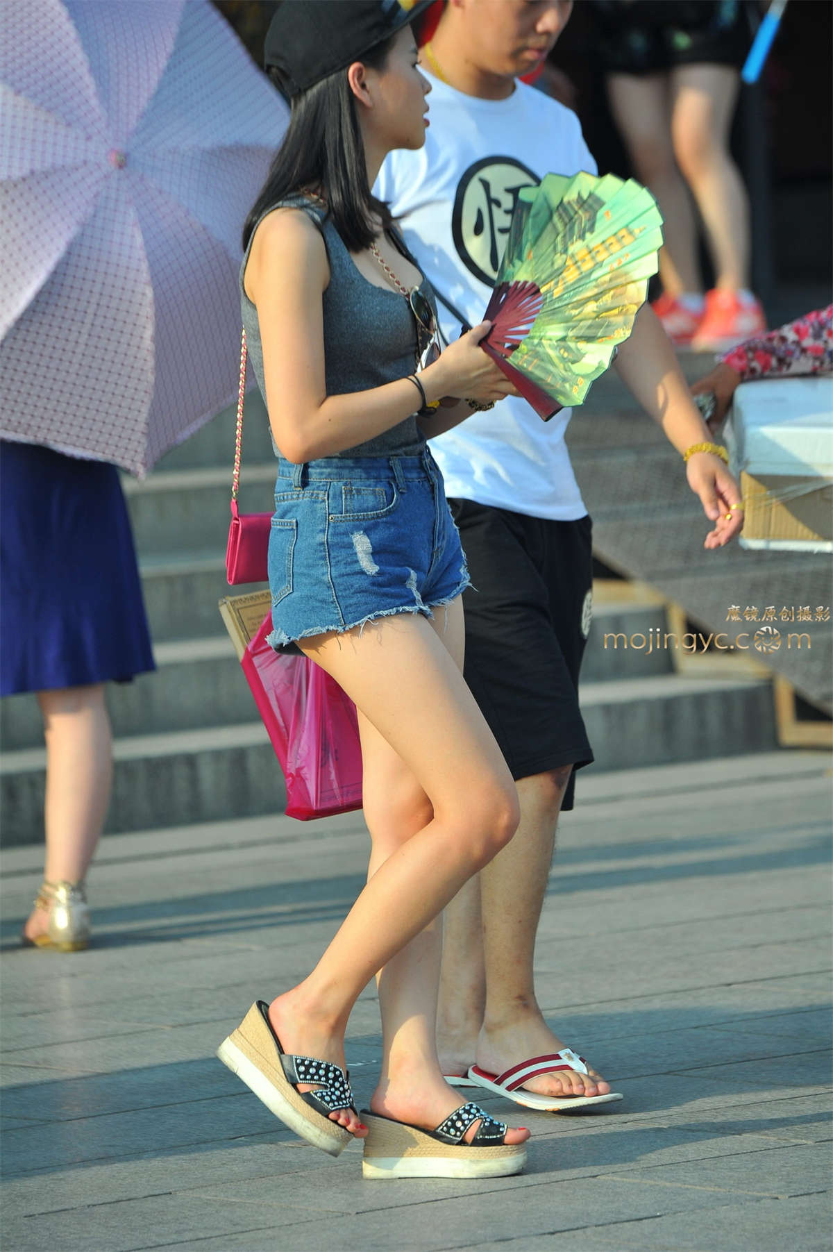 图片[2]-2016-08-14小背心美少妇26张-日更街拍