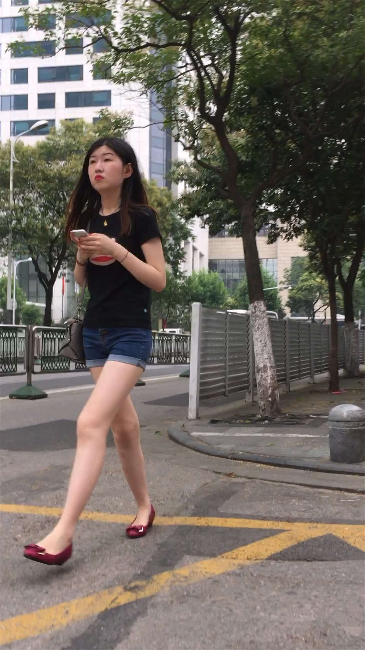图片[2]-极美的深蓝短牛美女-日更街拍