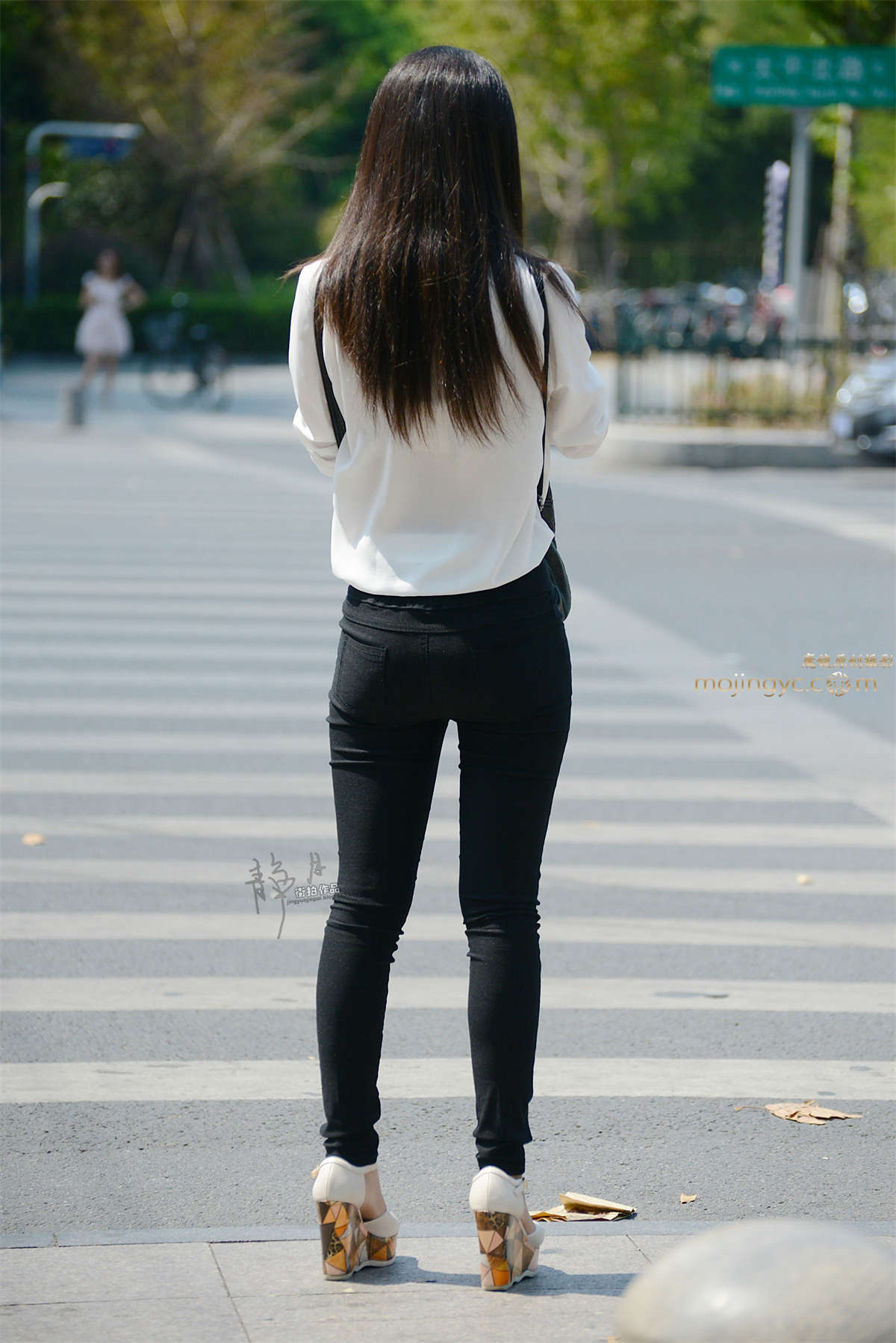 【静月街拍】黑裤少妇-（12P）-日更街拍