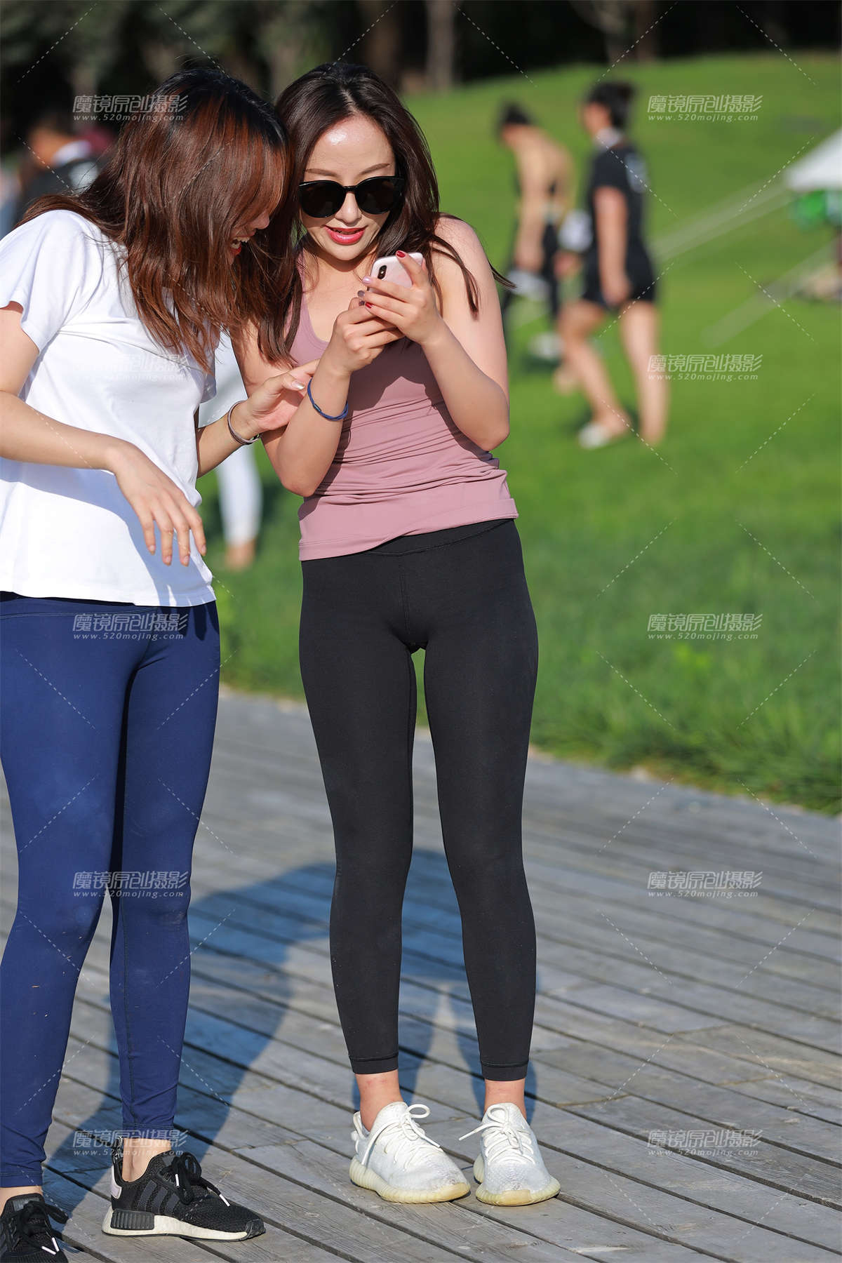 【小默赛帖】第1470篇★美女玩的好开心呀★-日更街拍