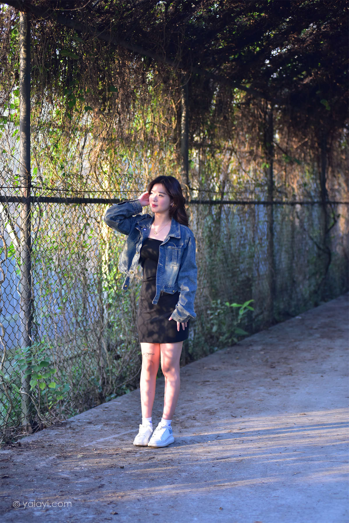 图片[2]-YALAYI雅拉伊2024.02.28 No.1113 抚摸你的脸庞-日更街拍