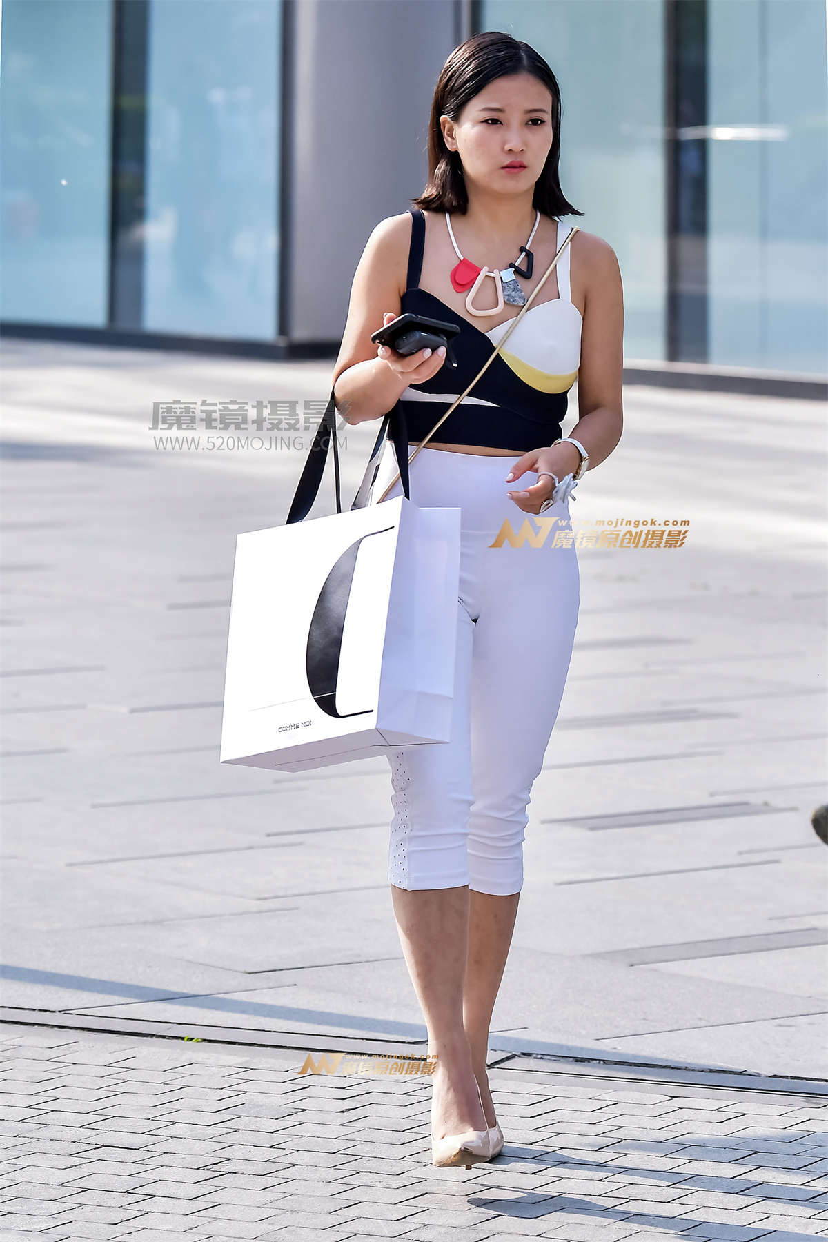 左手倒影赛帖：性感美胸很迷人的-日更街拍