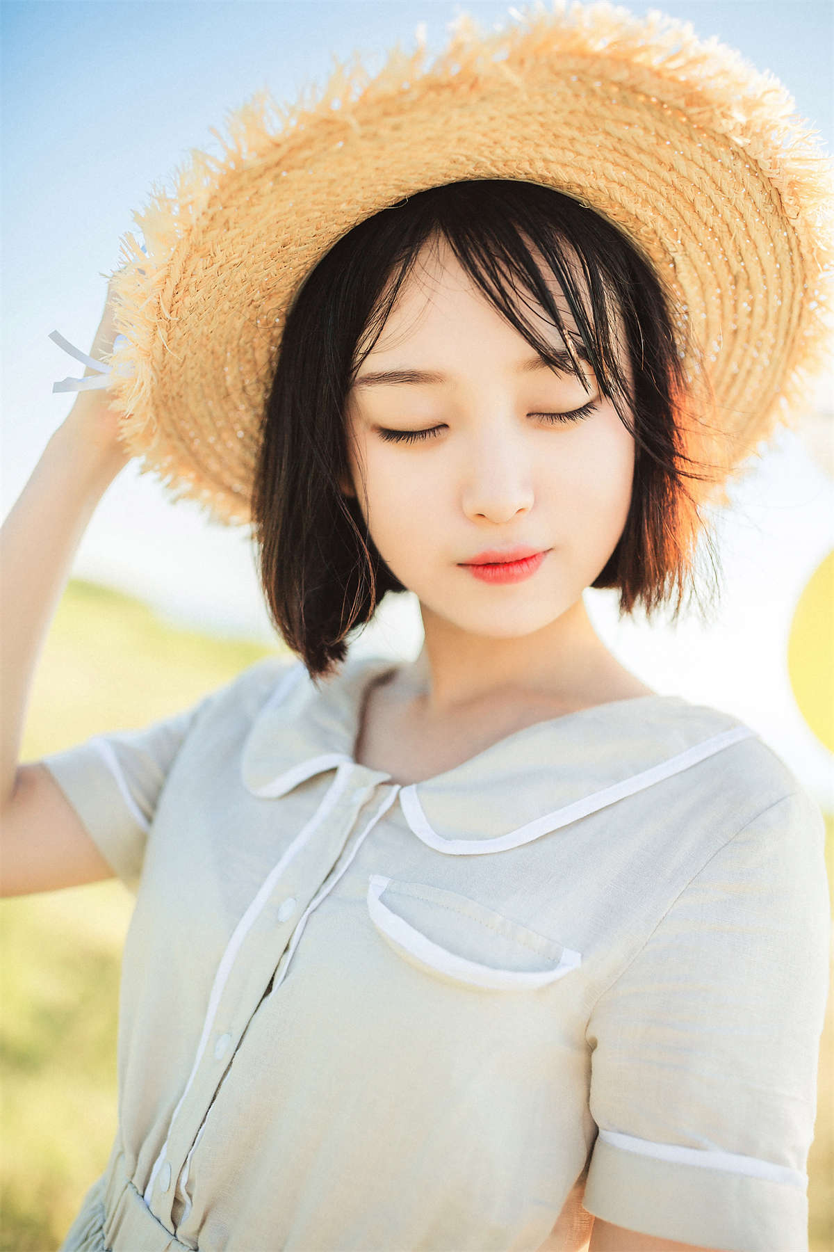 YITUYU艺图语 2023.04.20 你深邃的眼眸犹如漫天星辰坠入大海 四月青夏-日更街拍