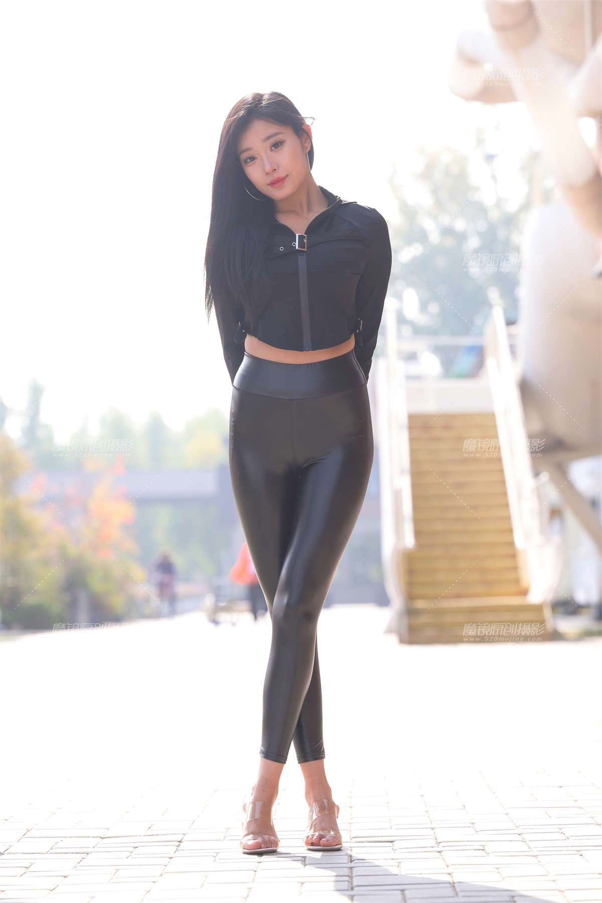 皮裤-倒戈-日更街拍