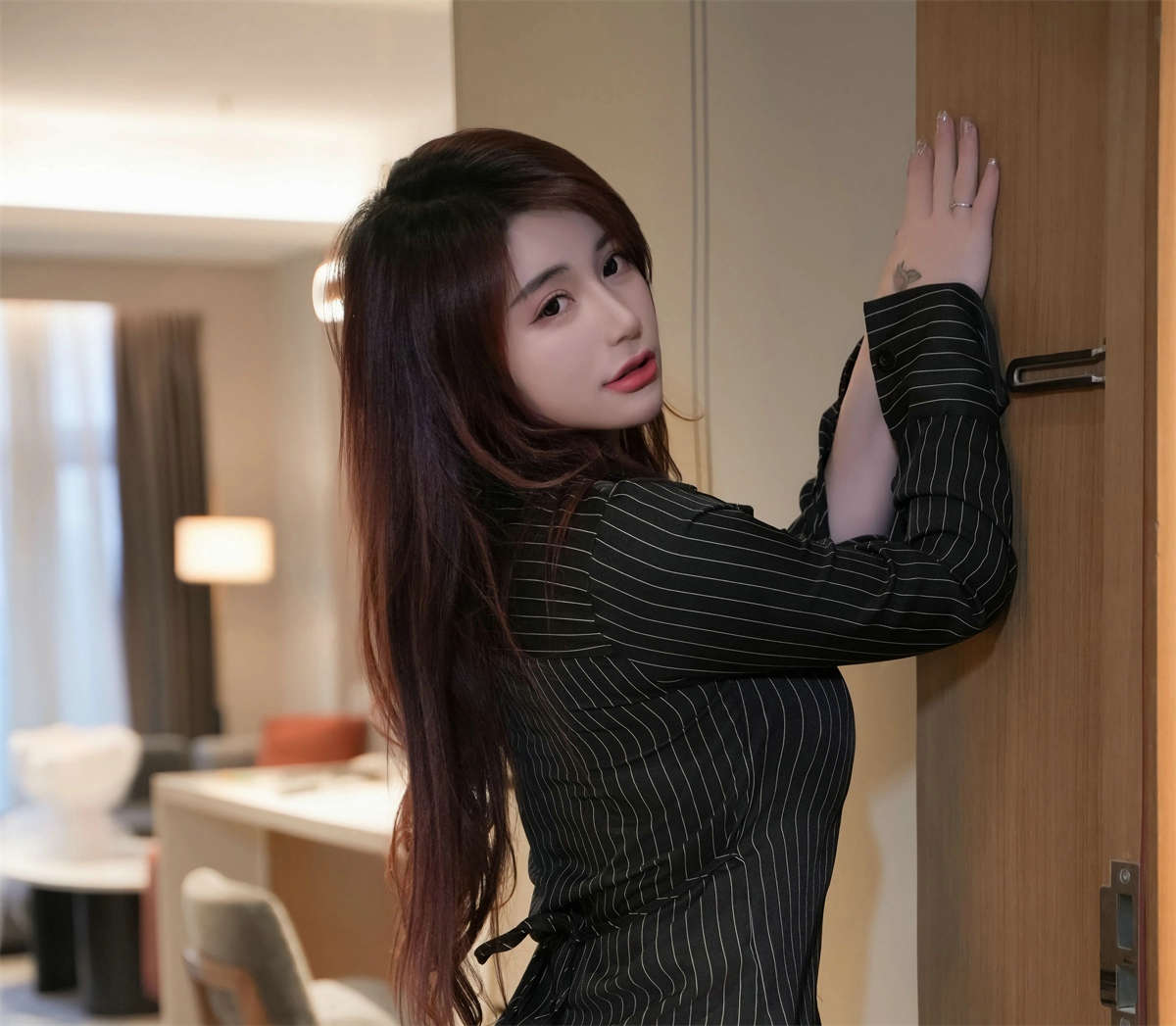 图片[2]-Xiuren秀人网 2024.03.22 No.8273 美七 Mia-日更街拍