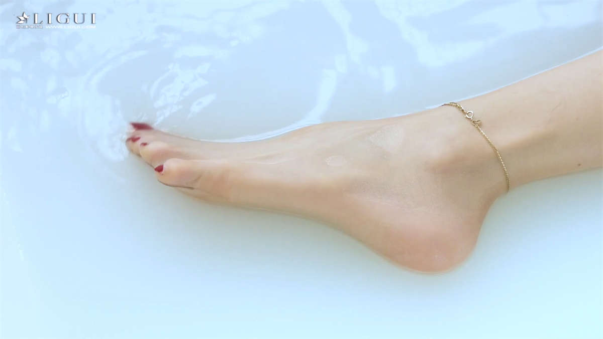 Ligui丽柜视频 2020.12.17 浴享丝柔之一网情深 凉儿-日更街拍