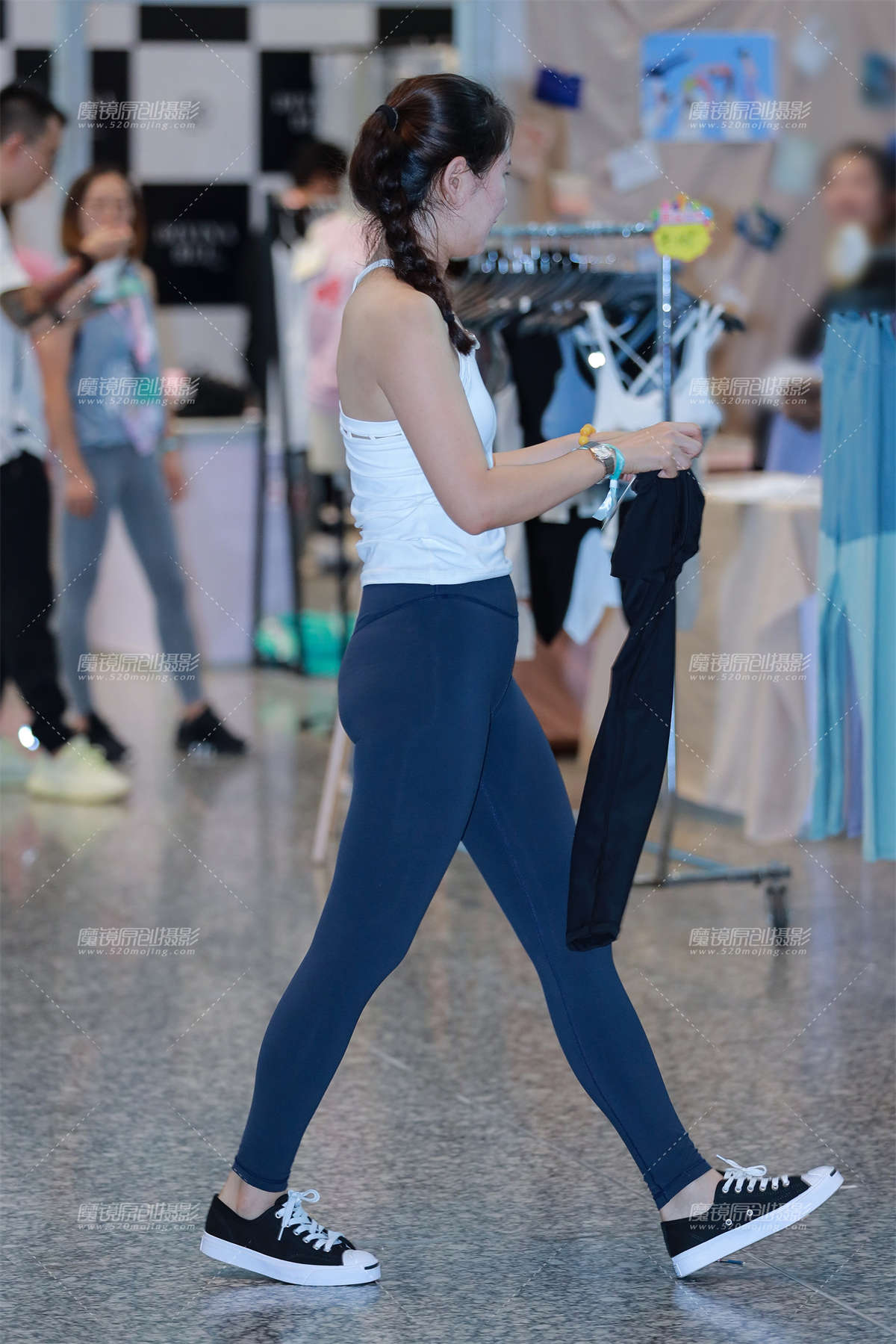 【小默赛帖】第1471篇★美女喜欢鲜艳的颜色★-日更街拍