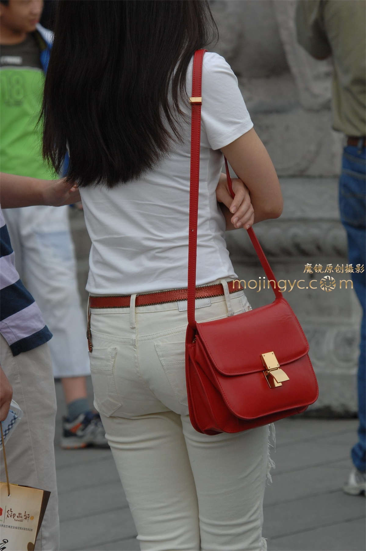 图片[2]-2016-08-18紧身白牛仔翘臀少妇50张-日更街拍