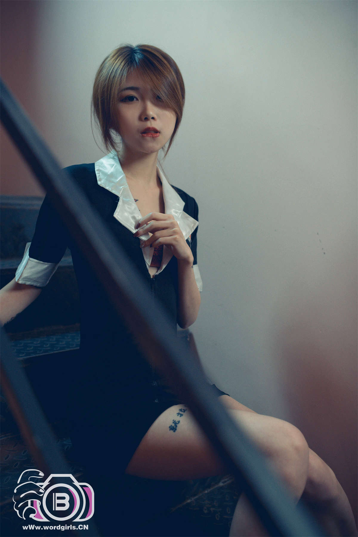 图片[2]-TouTiao头条女神 2019.11.22 楼梯间的长腿女秘书 李温柔-日更街拍