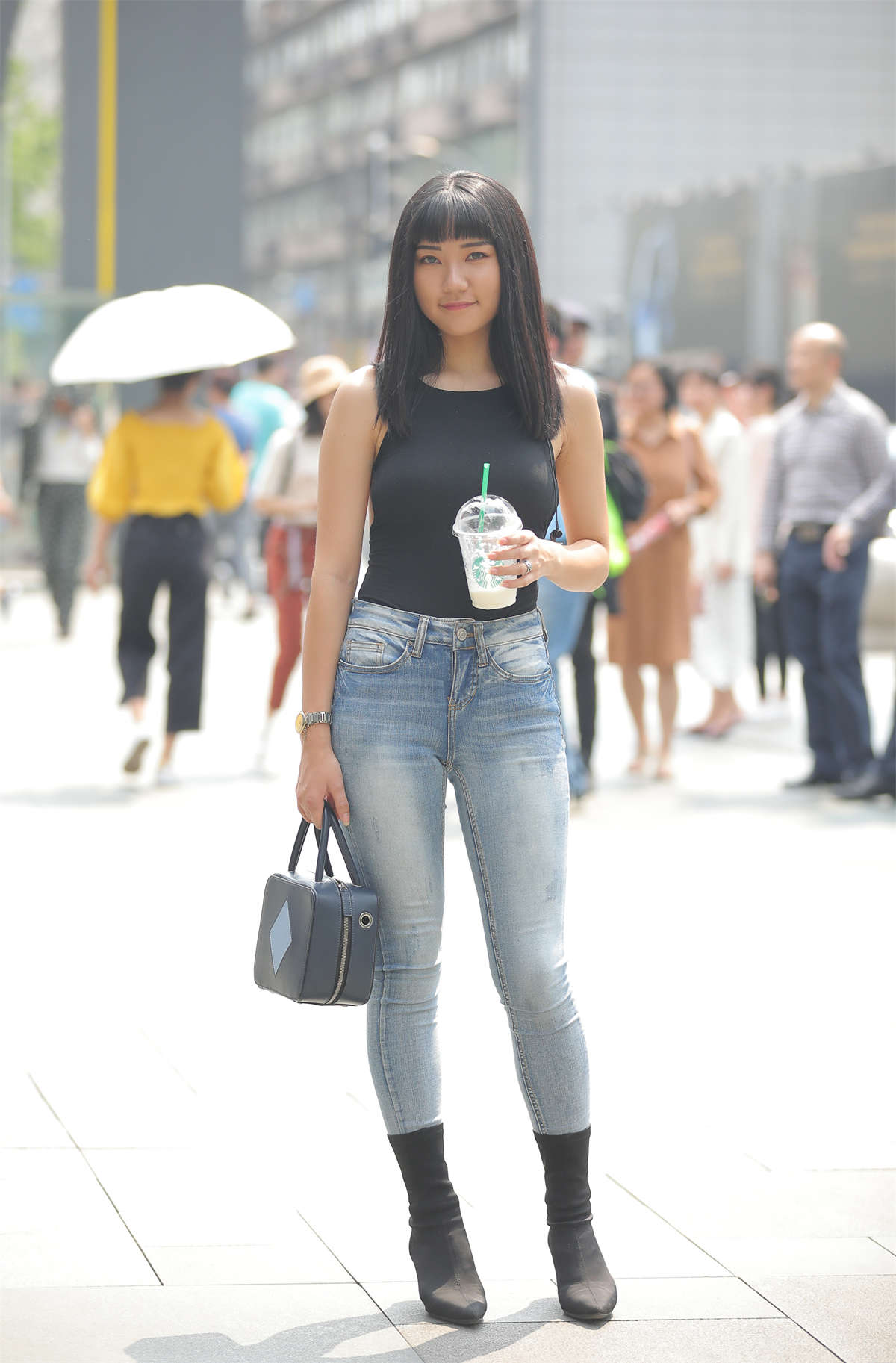 埃及风的紧牛美女-日更街拍