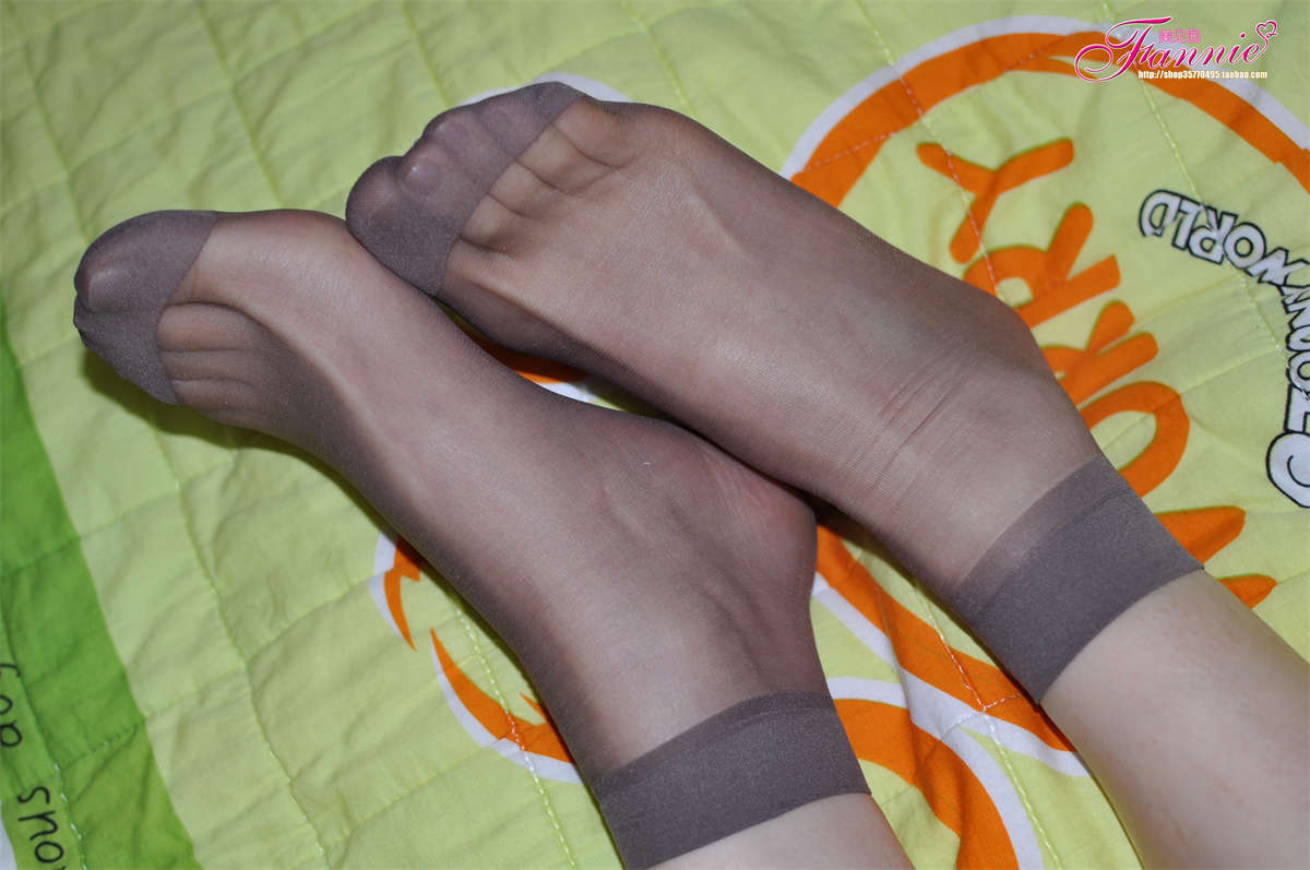 Fannie芬妮美足园NO.576 灰丝特写（1）-日更街拍