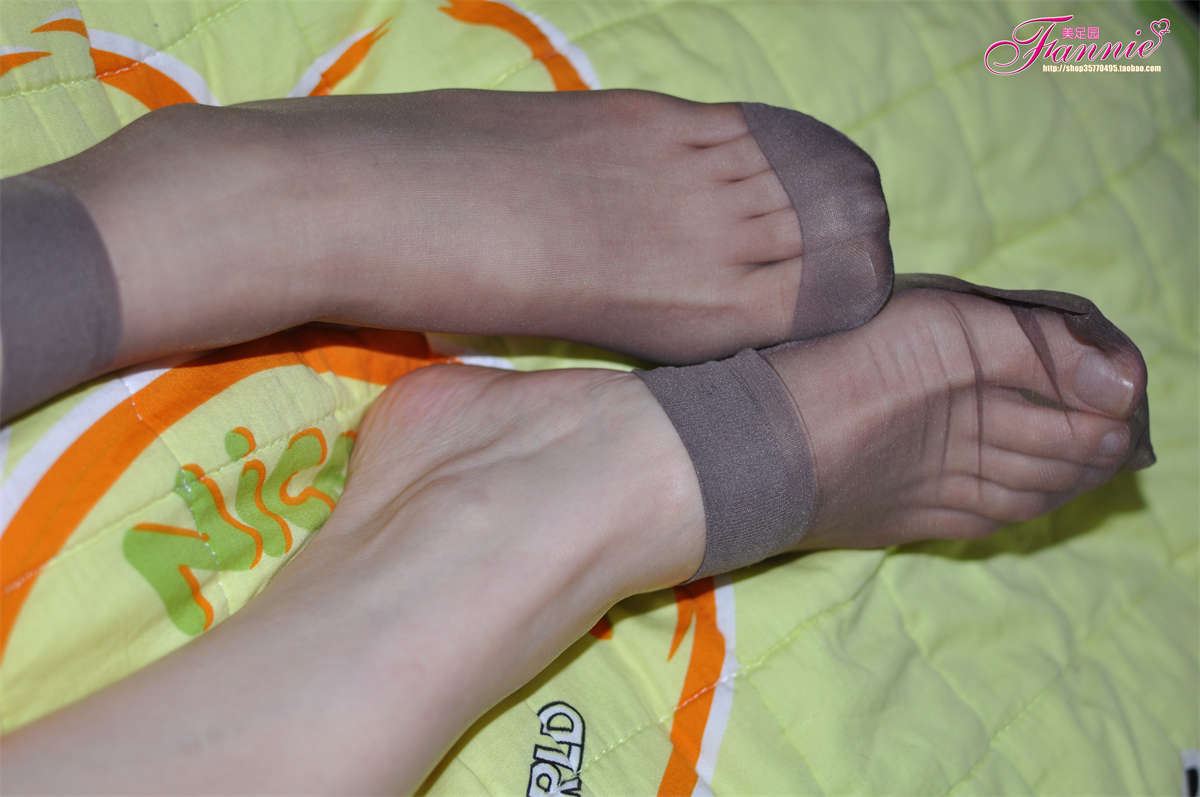 图片[2]-Fannie芬妮美足园NO.576 灰丝特写（1）-日更街拍