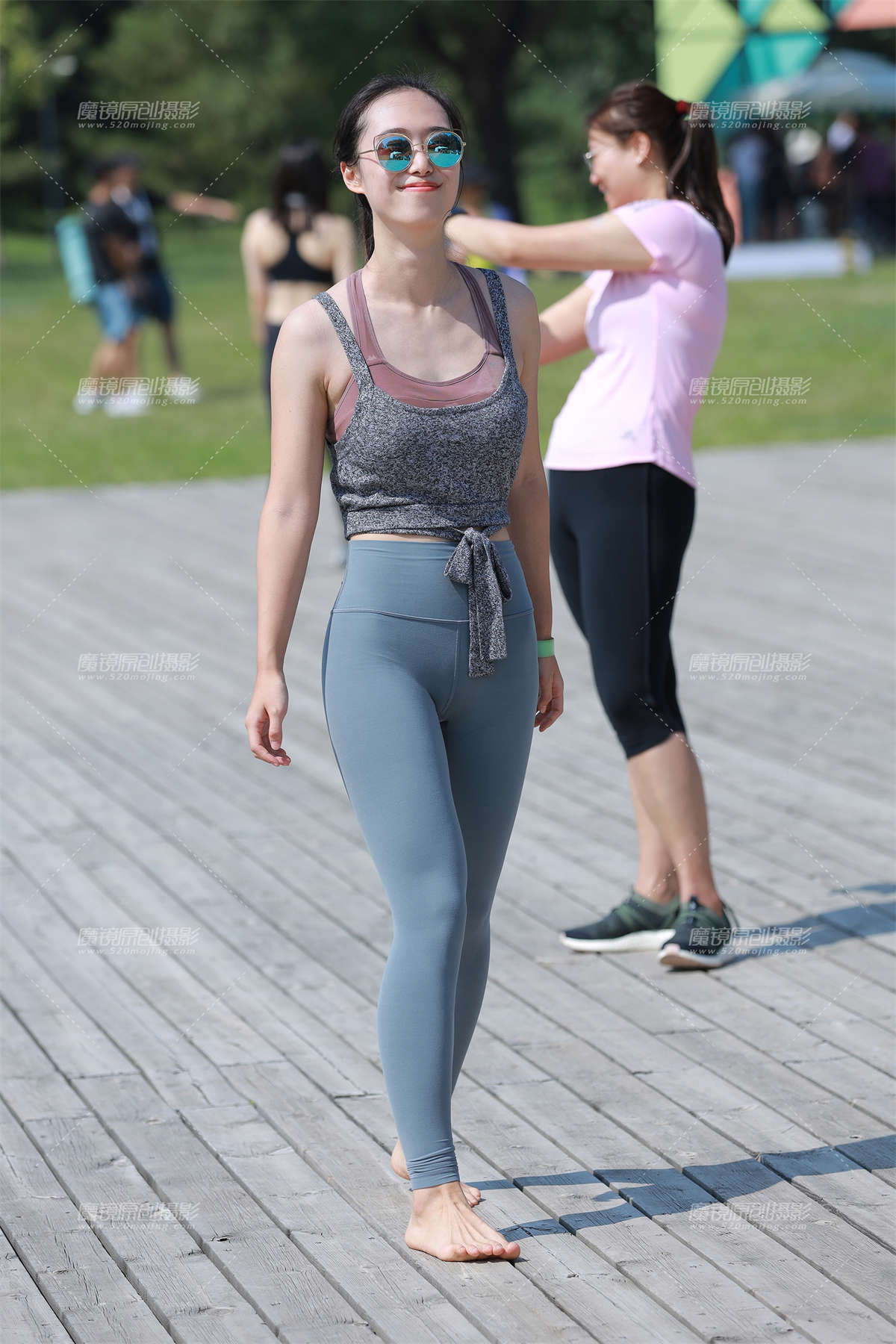 【小默赛帖】第1472篇★如果开心，那就奔跑吧美女★-日更街拍