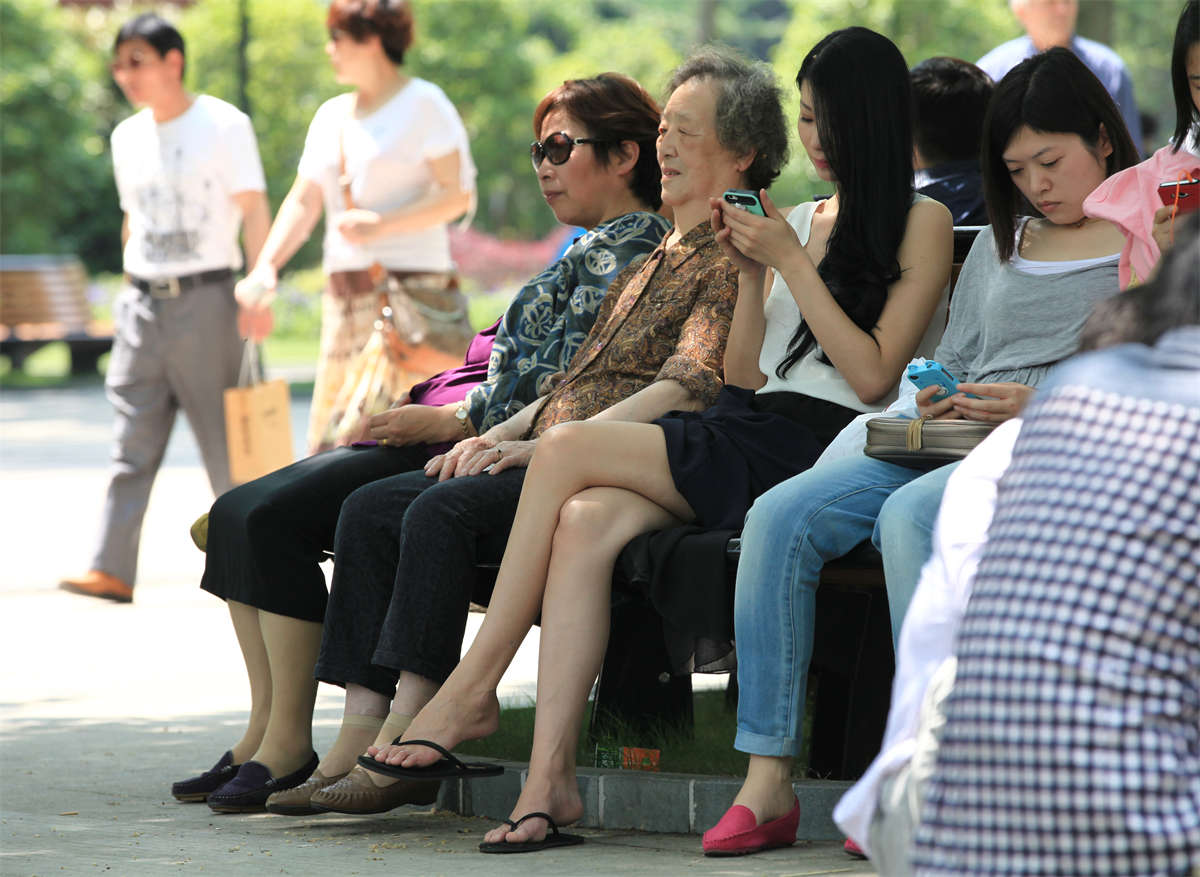 图片[2]-踏青公园街拍系列No.29 长椅作品，若非出彩，岂敢上菜-日更街拍