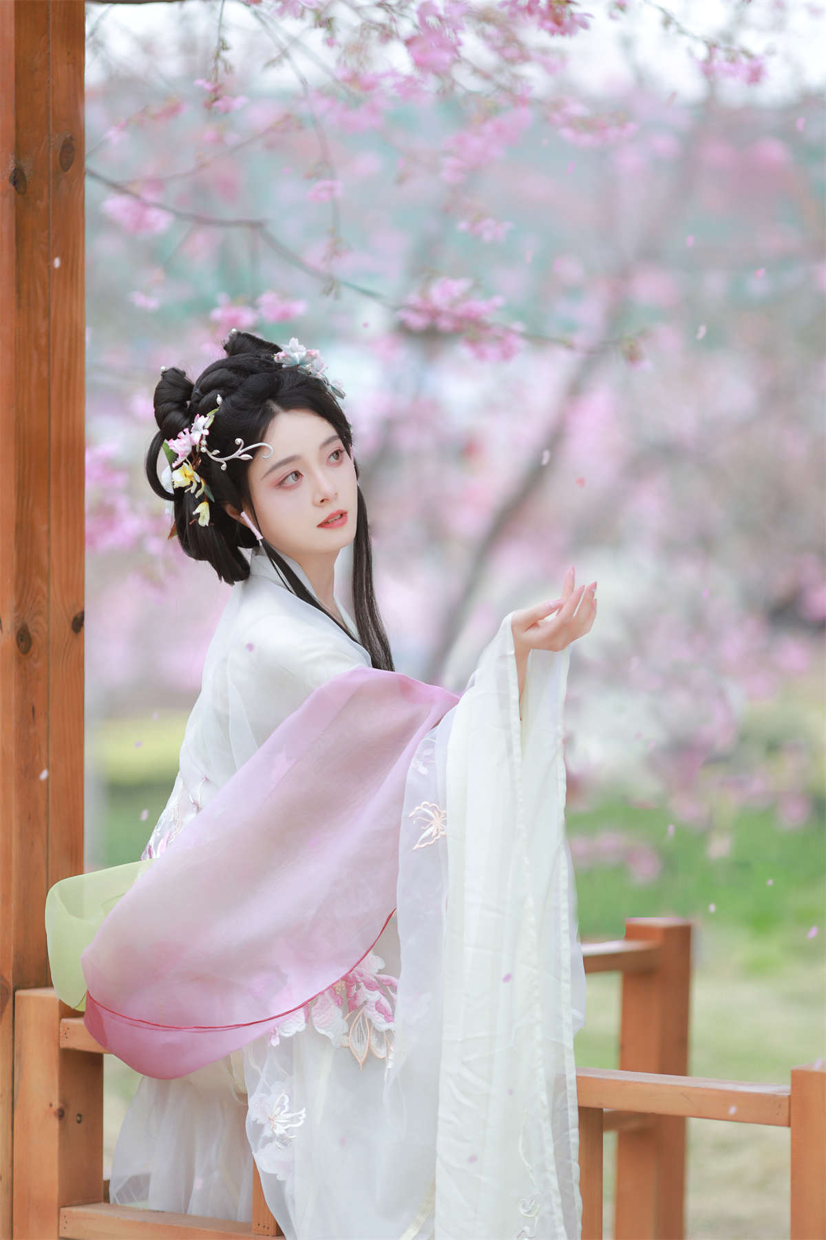 YITUYU艺图语 2024.04.03 樱花雨 努力化妆的岁岁插图1