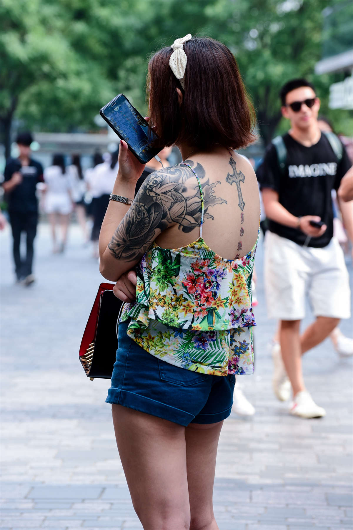 图片[2]-时尚纹身女-日更街拍