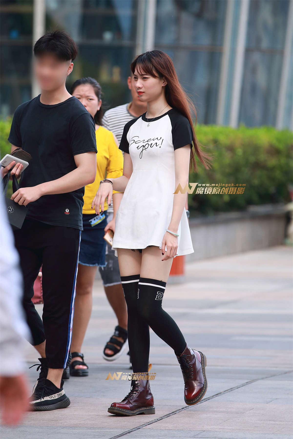 热裤，短袜，短靴-日更街拍