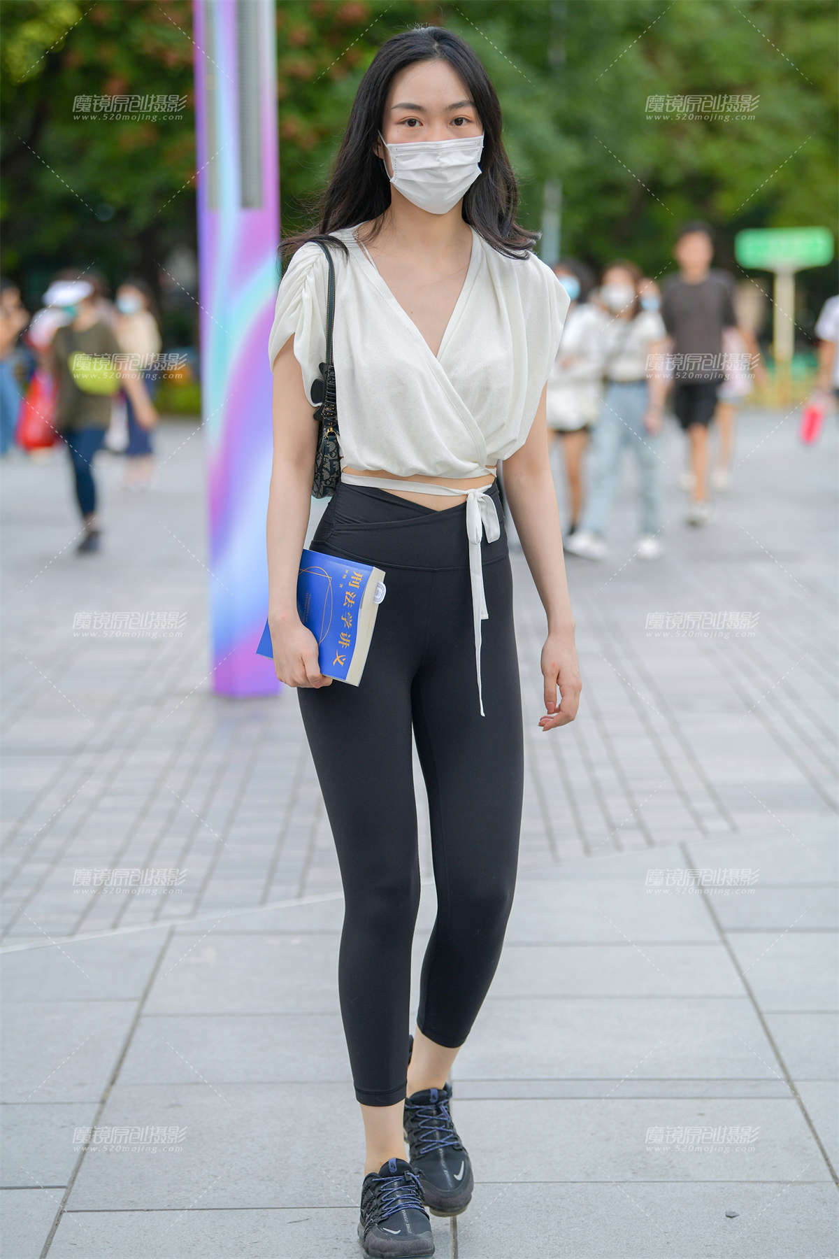 【街拍之魂赛帖】阴霾中的清新-日更街拍