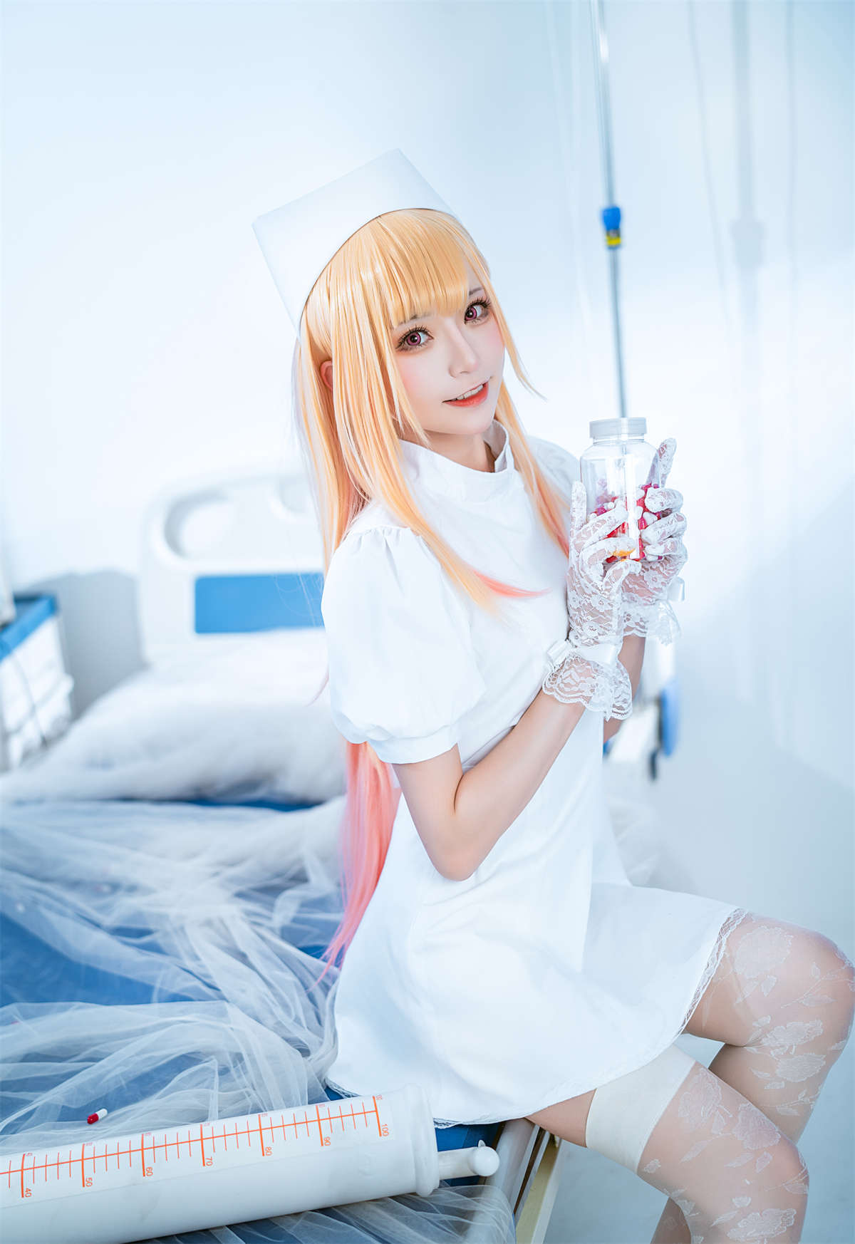 图片[2]-动漫Cos博主-绮太郎Kitaro 喜多川海梦 白色护士-日更街拍