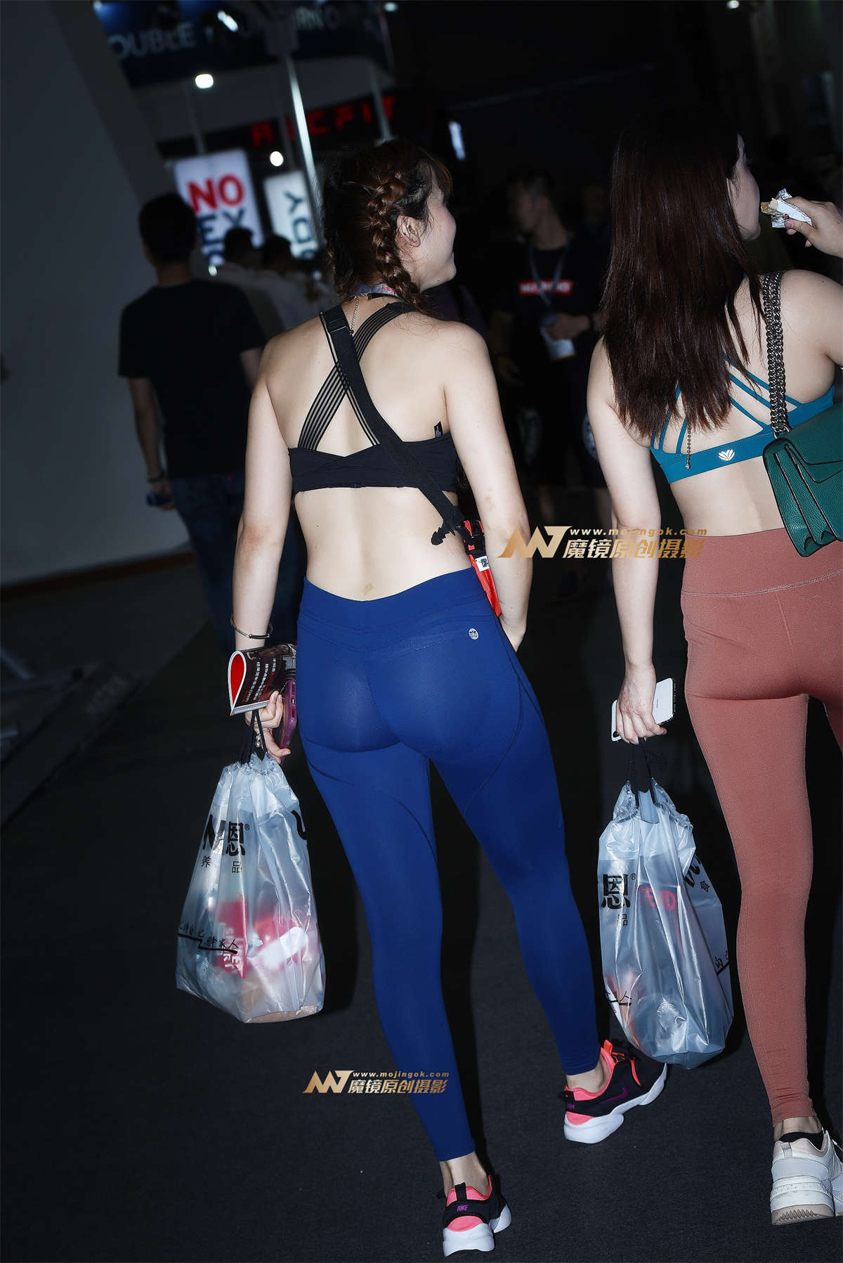 图片[2]-【咔喳赛贴】巧遇兰色紧身-日更街拍