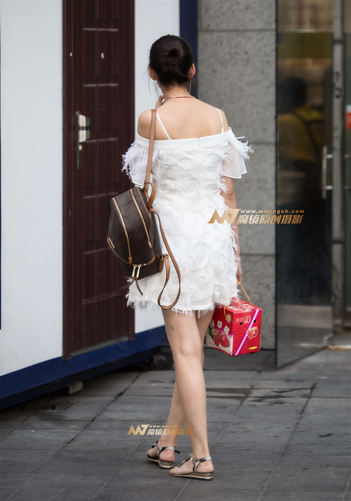 身材高挑美女插图1