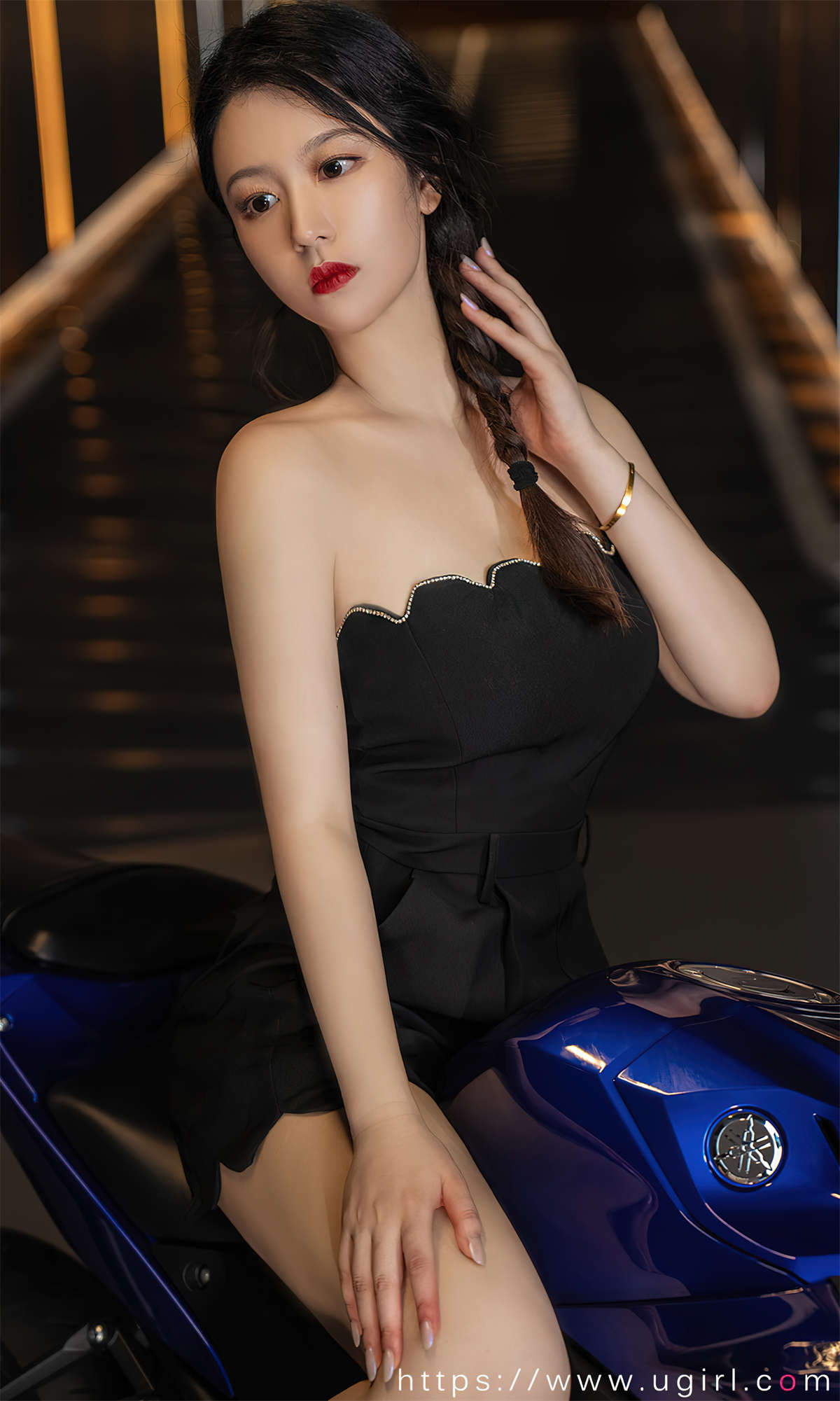 Ugirls爱尤物 No.2661 想牵你的手 钟晴-日更街拍