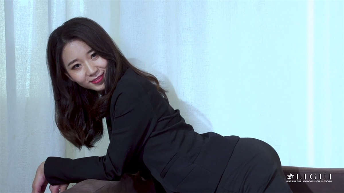 Ligui丽柜视频 2020.03.03 职场新秀 程程-日更街拍