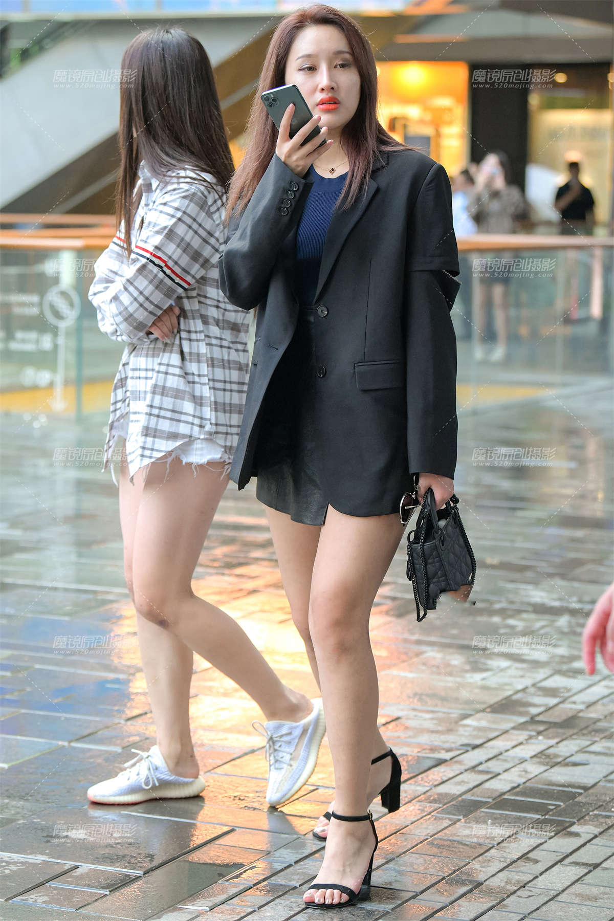 【街拍之魂赛帖】雨中依偎-日更街拍