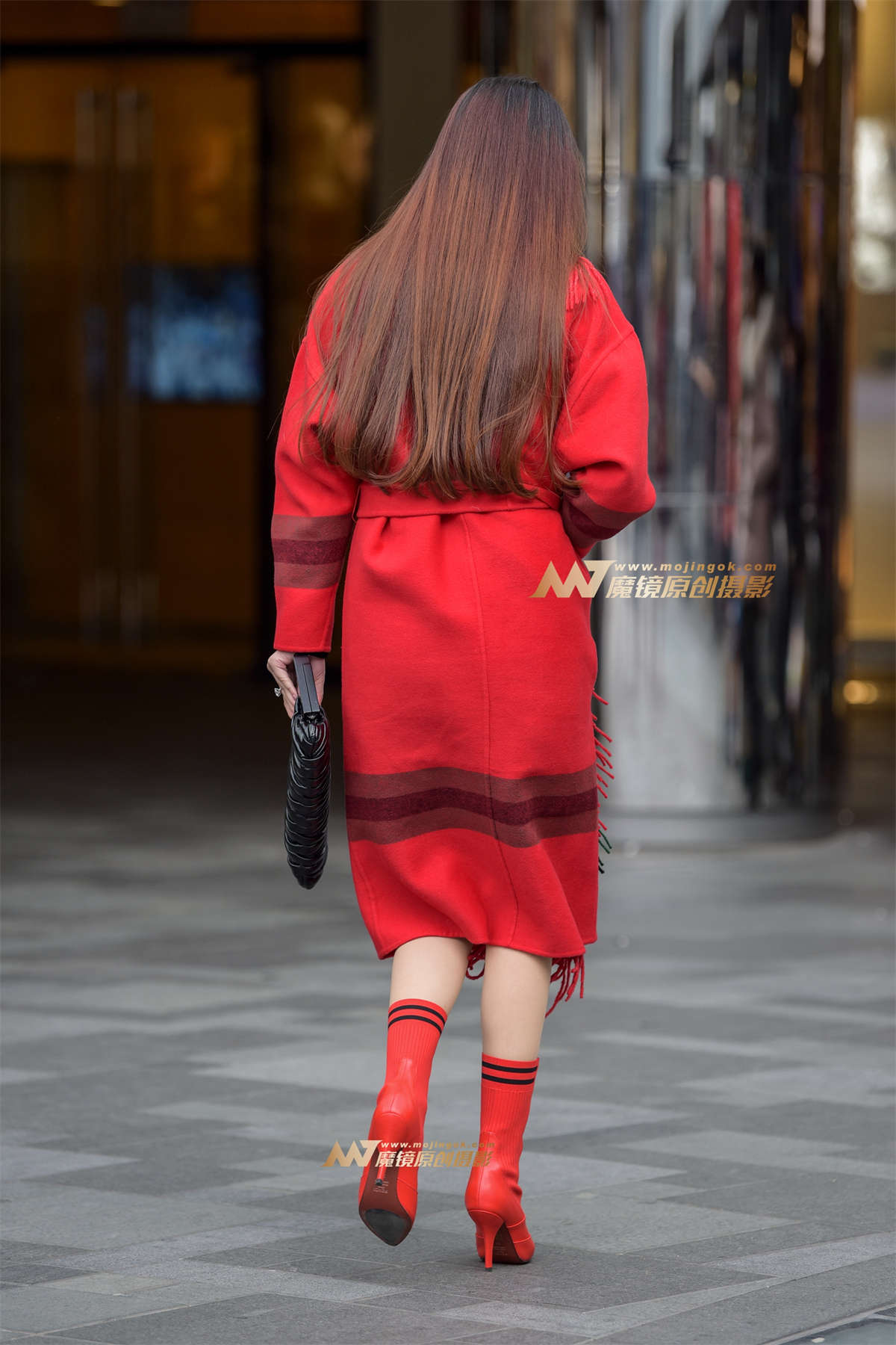 图片[2]-红艳似火的时尚气质女-日更街拍