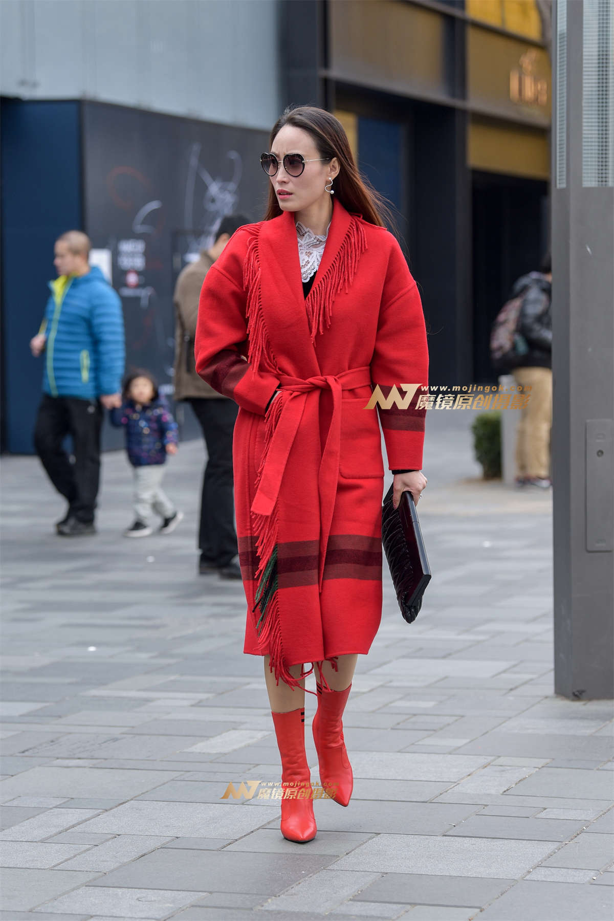 红艳似火的时尚气质女-日更街拍