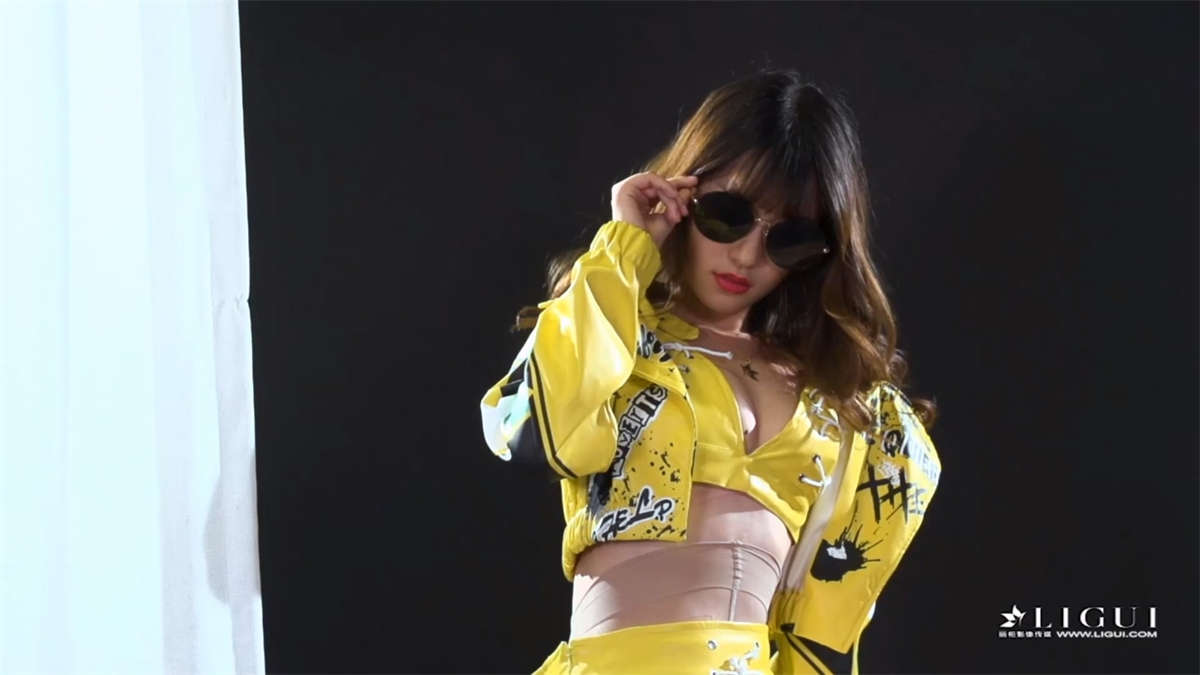 Ligui丽柜视频 2020.03.05 性感赛道女郎 安娜-日更街拍