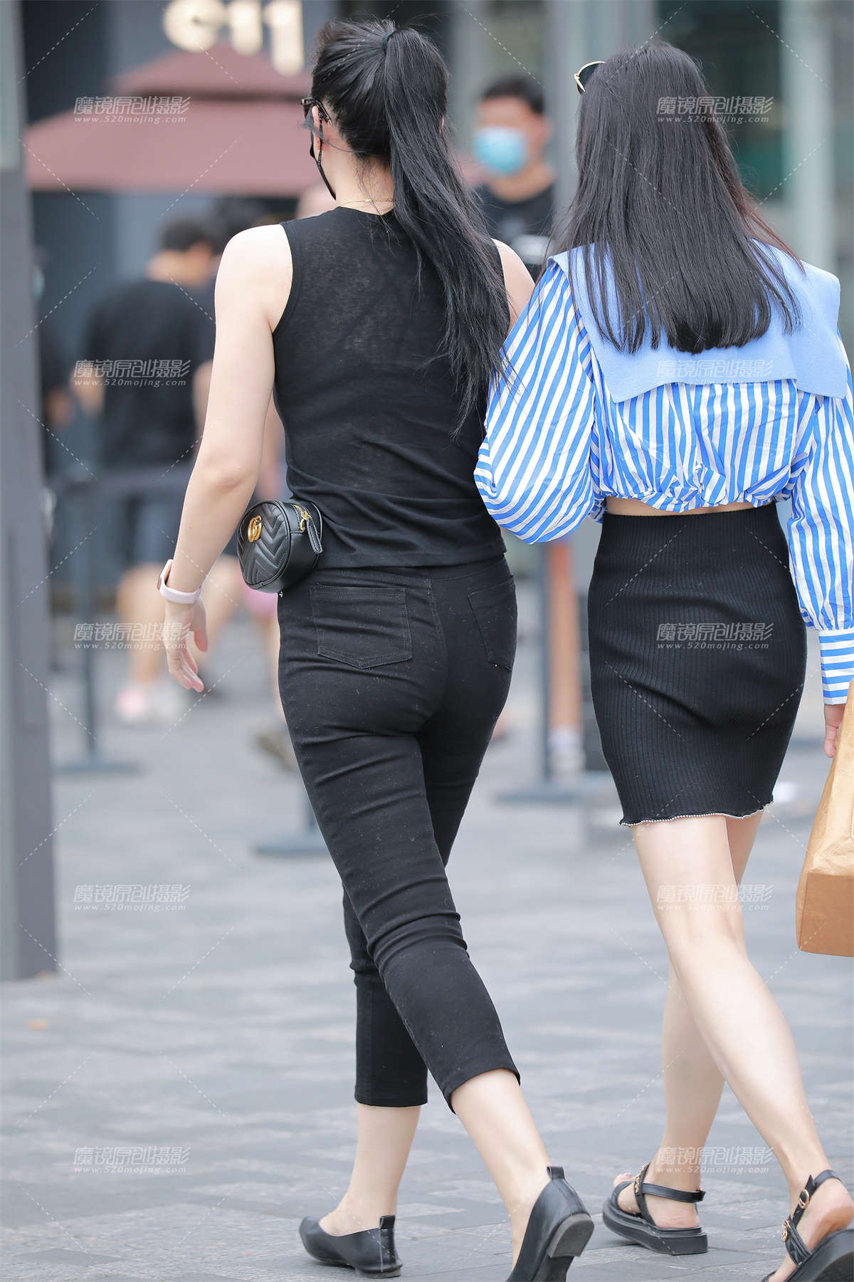 图片[2]-黑色紧身裤美女-日更街拍