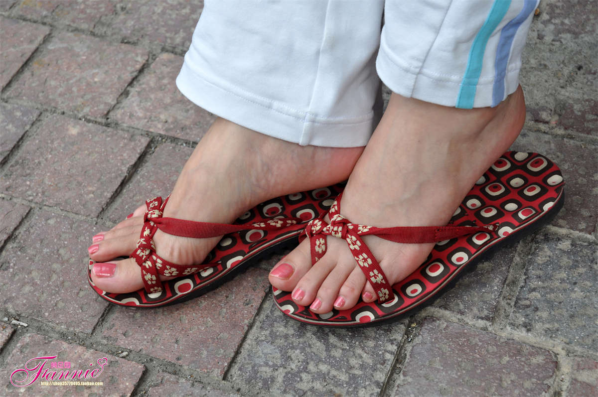 Fannie芬妮美足园NO.580 炫动夏日小憩-日更街拍