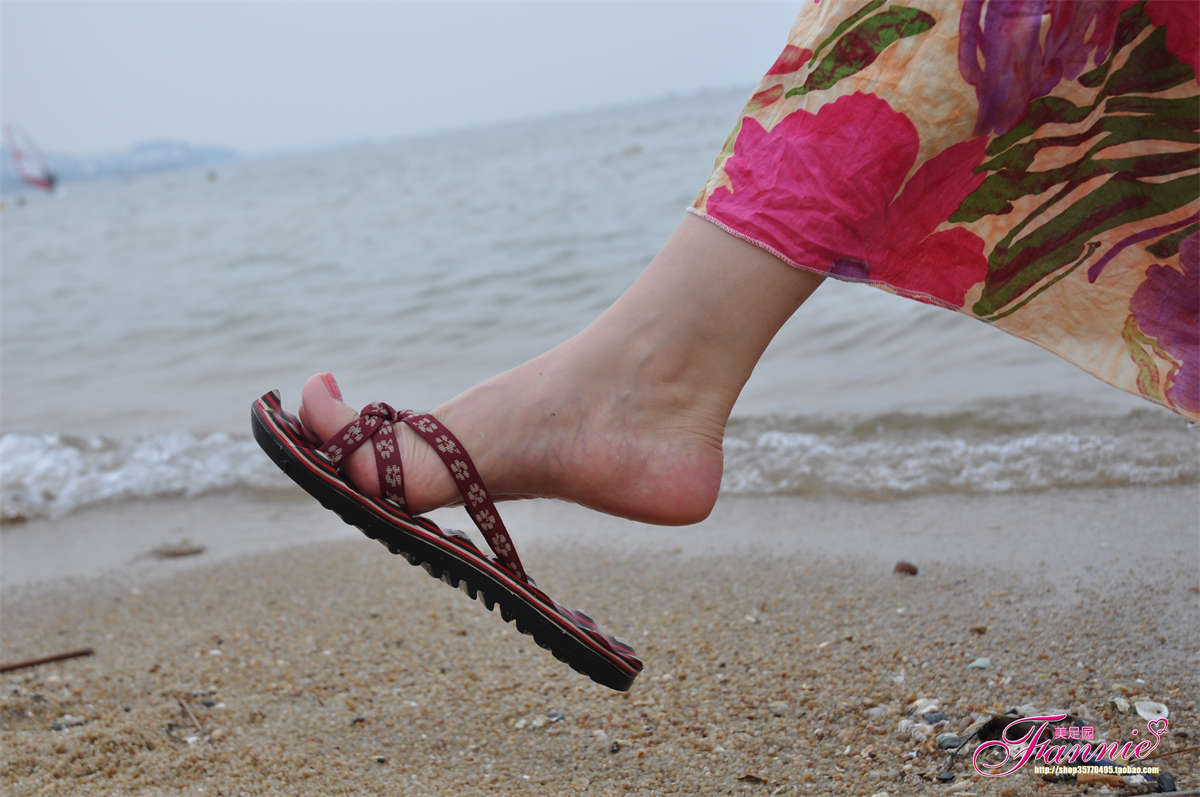 Fannie芬妮美足园NO.581 炫动夏日海滩-日更街拍