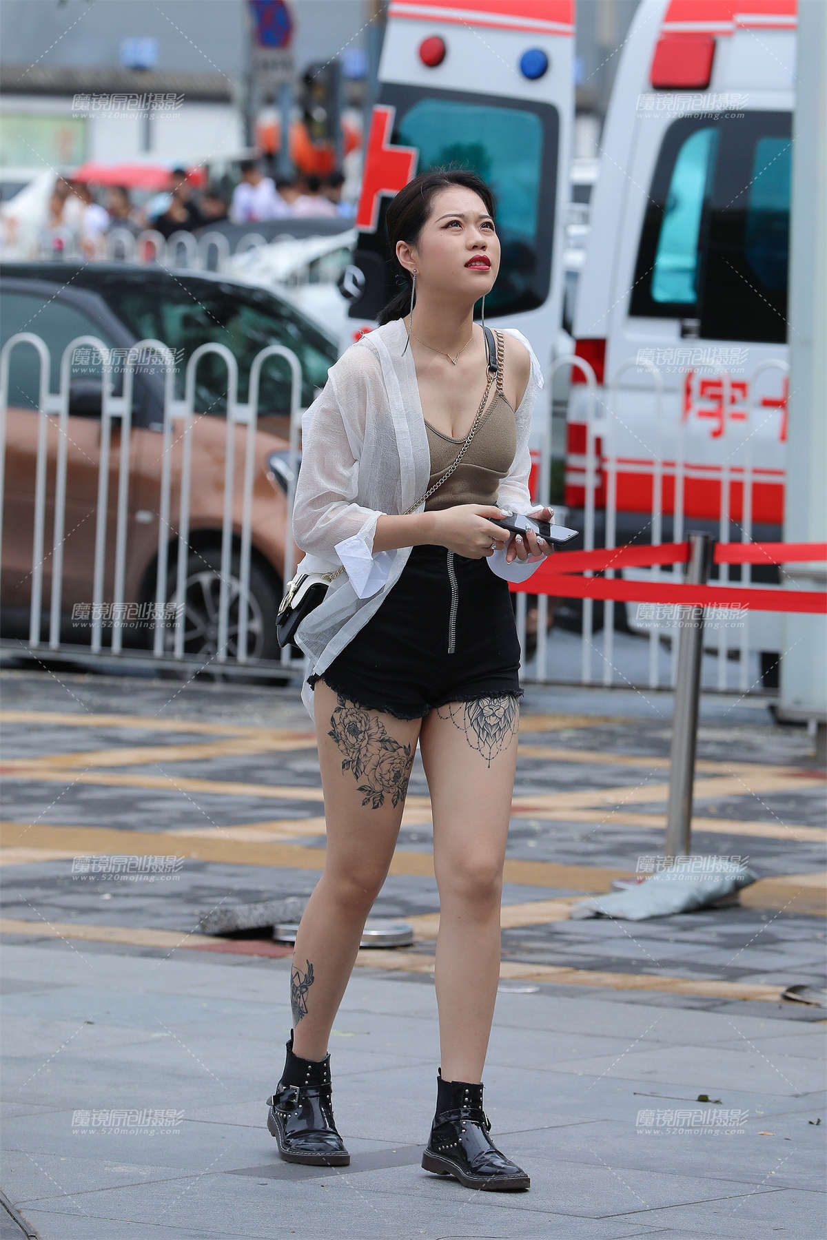 图片[2]-一直在徘徊的热裤月牙美眉-日更街拍