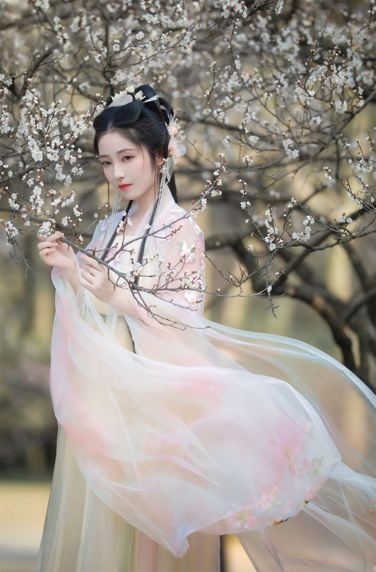 YITUYU艺图语 2022.06.04 暗香 小温暖想要个大太阳-日更街拍