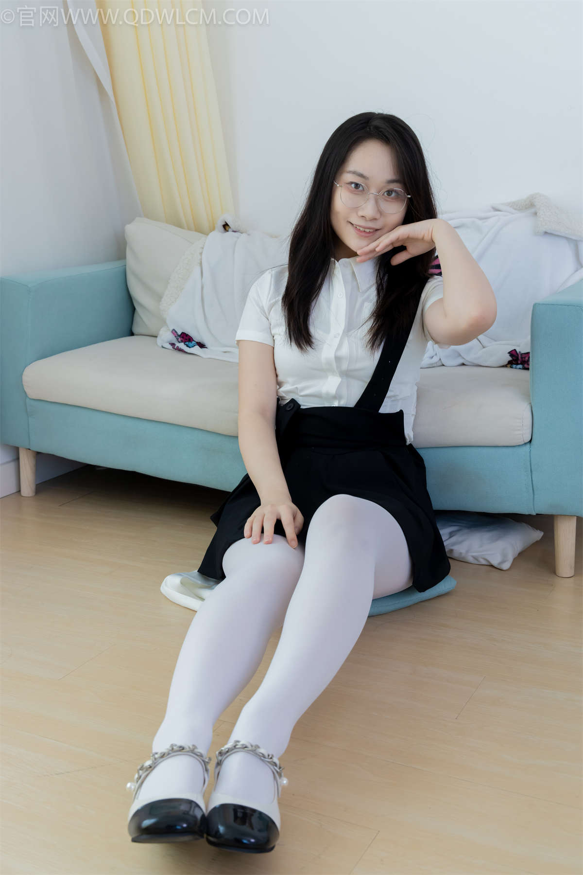 物恋传媒 NO.2148 小新-冷暖交织-日更街拍