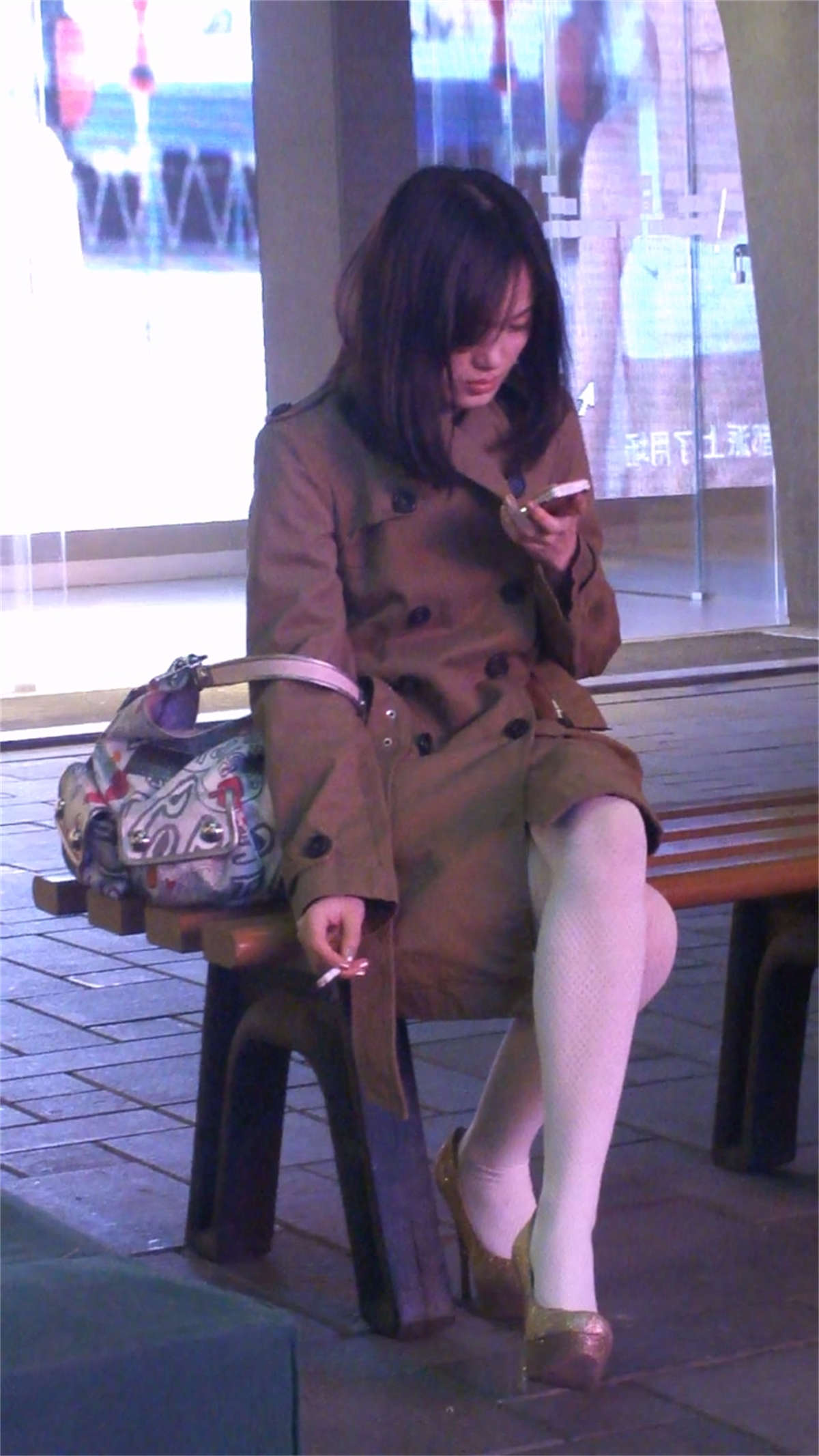 图片[2]-诱惑的包臀短裙,白丝美腿-日更街拍