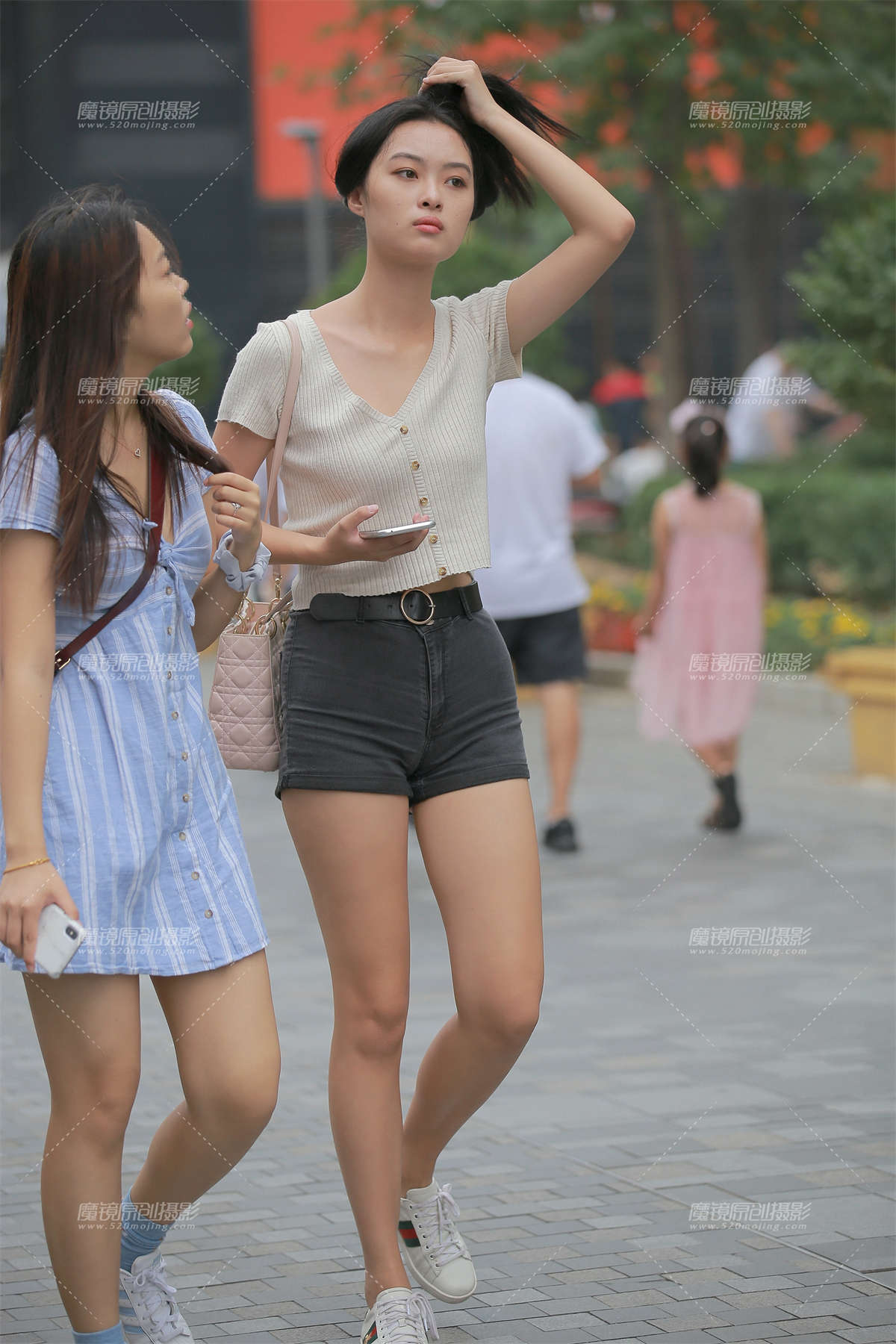 热裤学生妹-日更街拍