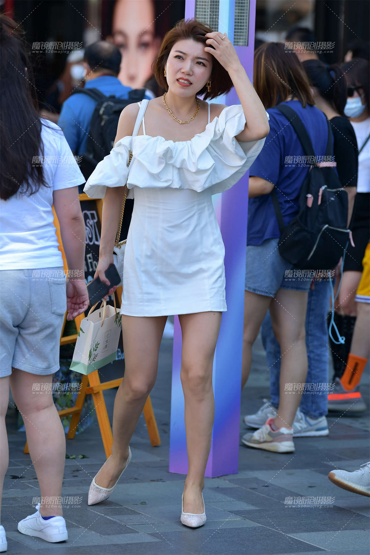 图片[2]-★白色吊带连衣裙美女-日更街拍