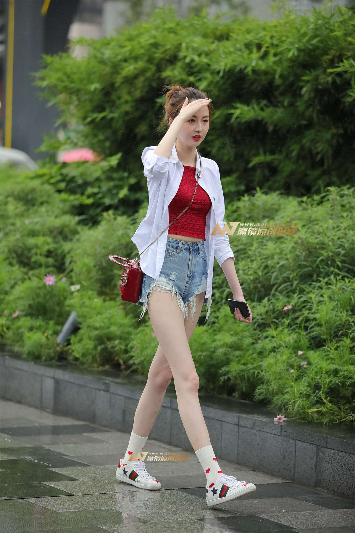 【凯恩赛帖】气质美女 一双白白长腿让女人羡慕-日更街拍