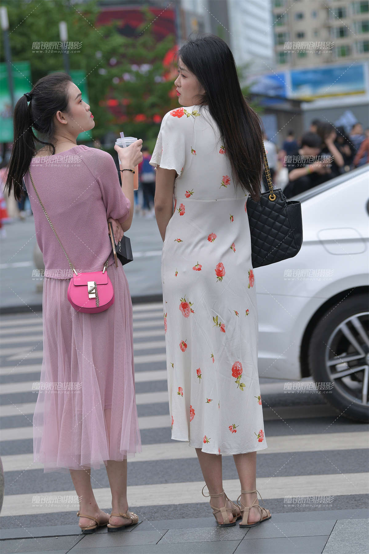 图片[2]-这裙子，蛮贴身的，好看~-日更街拍