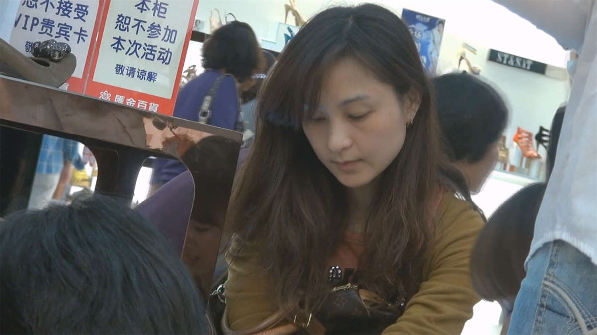 看美女试鞋，我总是兴意盎然-日更街拍