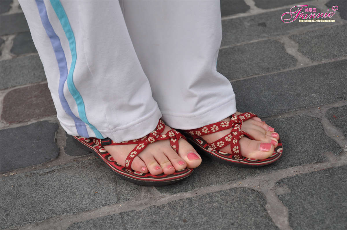 Fannie芬妮美足园NO.584 炫动夏日长椅-日更街拍