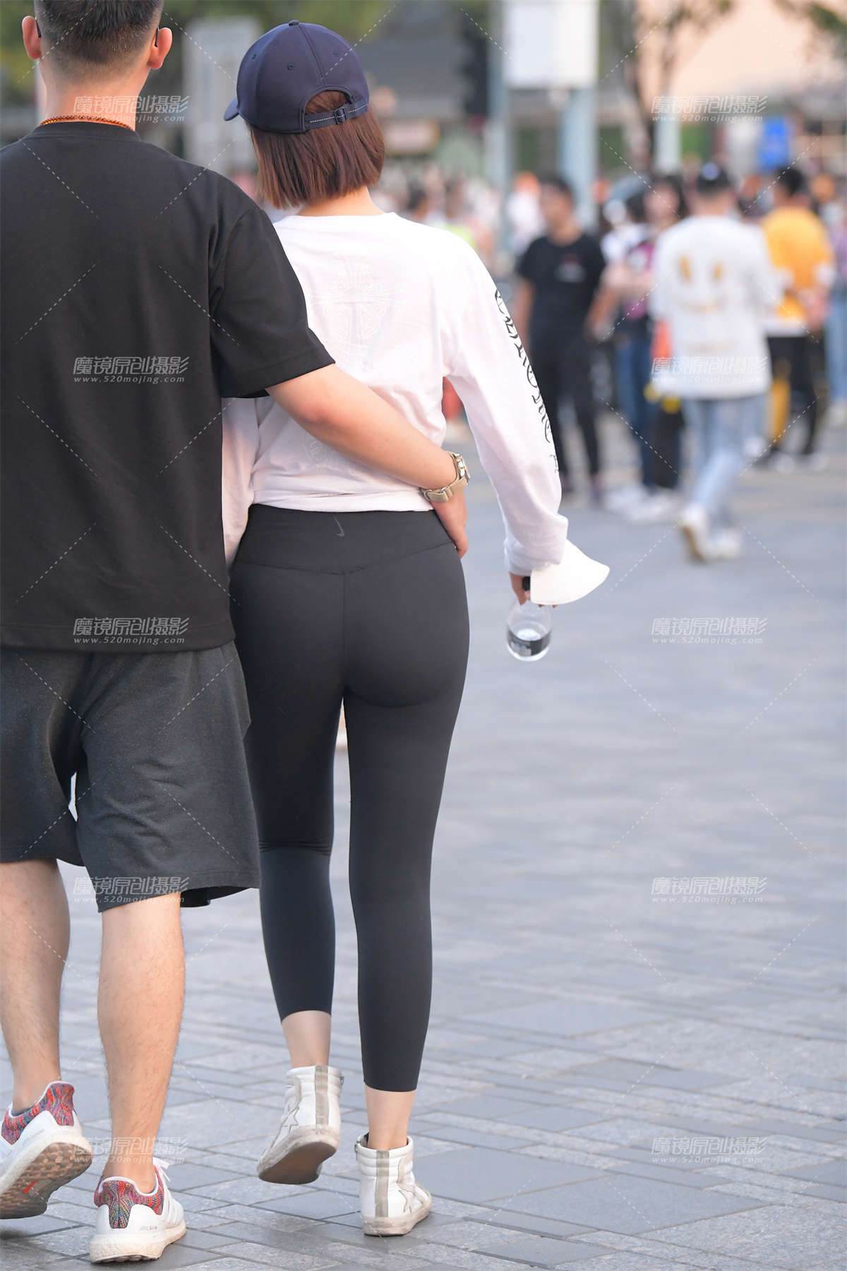 图片[2]-【红石赛贴】紧身裤美女-日更街拍