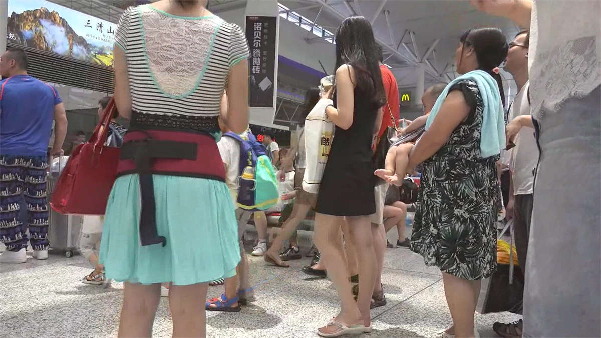 女神级妹子精美玉足-日更街拍
