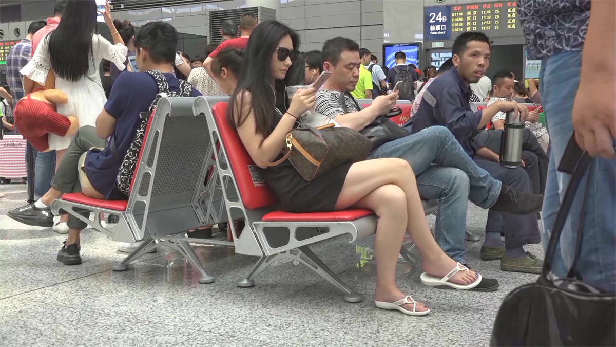 图片[2]-女神级妹子精美玉足-日更街拍