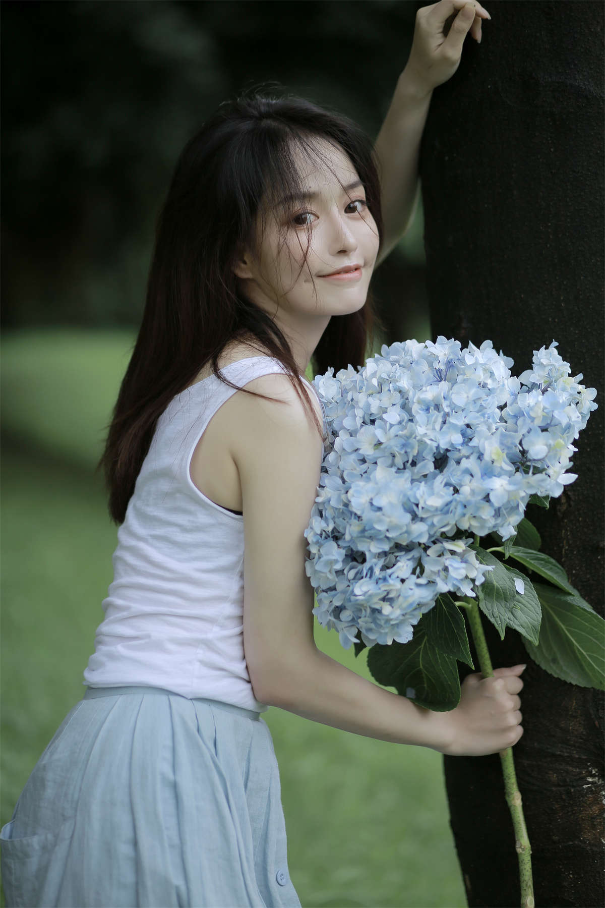 YITUYU艺图语 2022.04.30 雨后清爽的风 屈凌西-日更街拍
